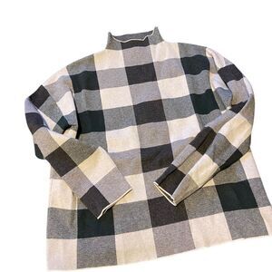 Tahari  size XL sweater excellent condition see pics great gift